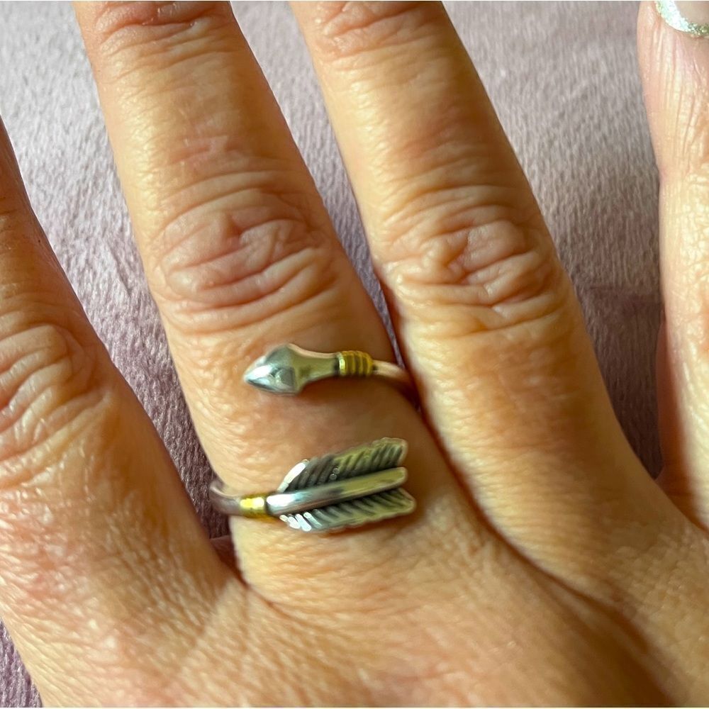 The Arrow Adjustable ring in 925 silver and 14k yellow gold plated accents